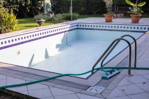 professional swimming pool deep cleaning services in Dubai