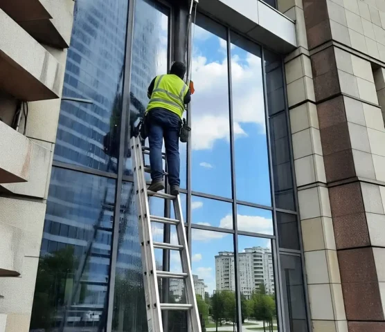 Glass-Cleaning-Al-Rukam.webp